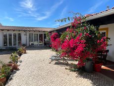 Da Silva Surf Lodges details