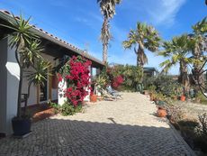 Da Silva Surf Lodges details